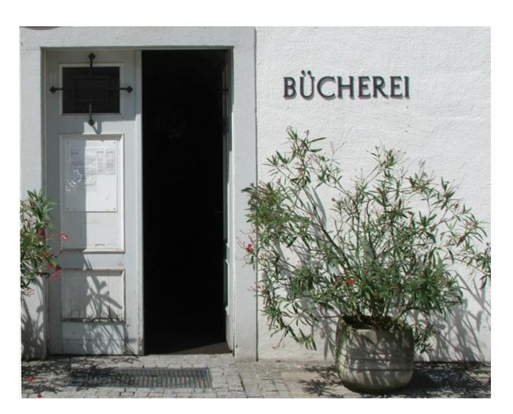 Eingang zu unserer Bücherei